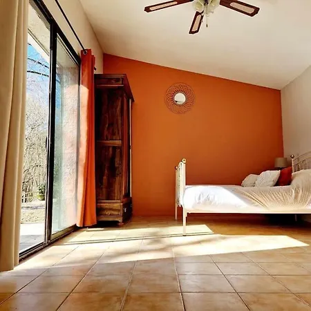 Le Paradou, Au Bord Du Lot Hotel Estaing (Aveyron)